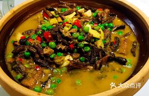 Braised Eel with Broad Beans