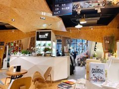 -新华里咖啡书吧(新华书店小寨店)