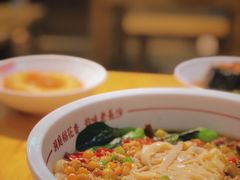 -呷佬·长沙手工米粉(金沙江路店)