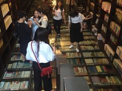 -钟书阁(松江泰晤士小镇店)