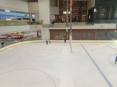 -冰纷万象滑冰场(深圳万象城店)