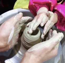 -泥娃娃DIY陶吧(易生活购物公园店)