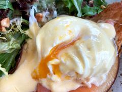 熏三文鱼班尼迪克蛋-ROAST coffee & eatery