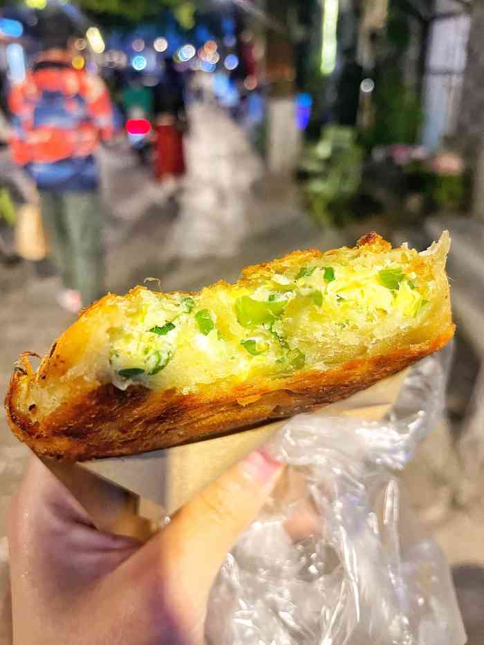 大油火烧-"走在皮市街上看到有人排队我就跟风啦,足足.