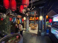 -帅巴人舅母子腊蹄民俗村