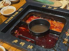 -老牌坊云南鱼豆花火锅(爱建店)