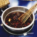 下午去的人很少，经典锅底38，锅底不辣，味道挺好