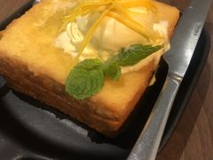 奶黄流沙西多士-来龙里 精致 东南亚餐室(万象城店)