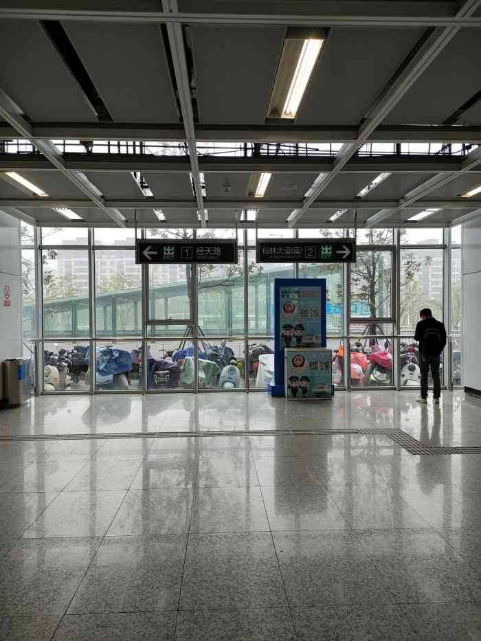 经天路(地铁站)-"仙林风景也太好了吧!在南京快6年了,没来.