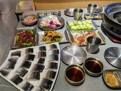 -围炉肉舍•炭烤活鳗•丹东海鲜烤肉(步行街店)