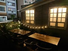 -layback cafe & bar