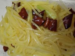 酸辣土豆丝-蛙蛙叫干锅年代(簋街总店)