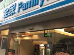 门面-全家便利店(宜山路站店)