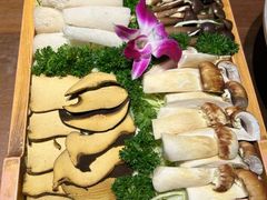 -慢丽江·云南野生菌土鸡锅(西山店)