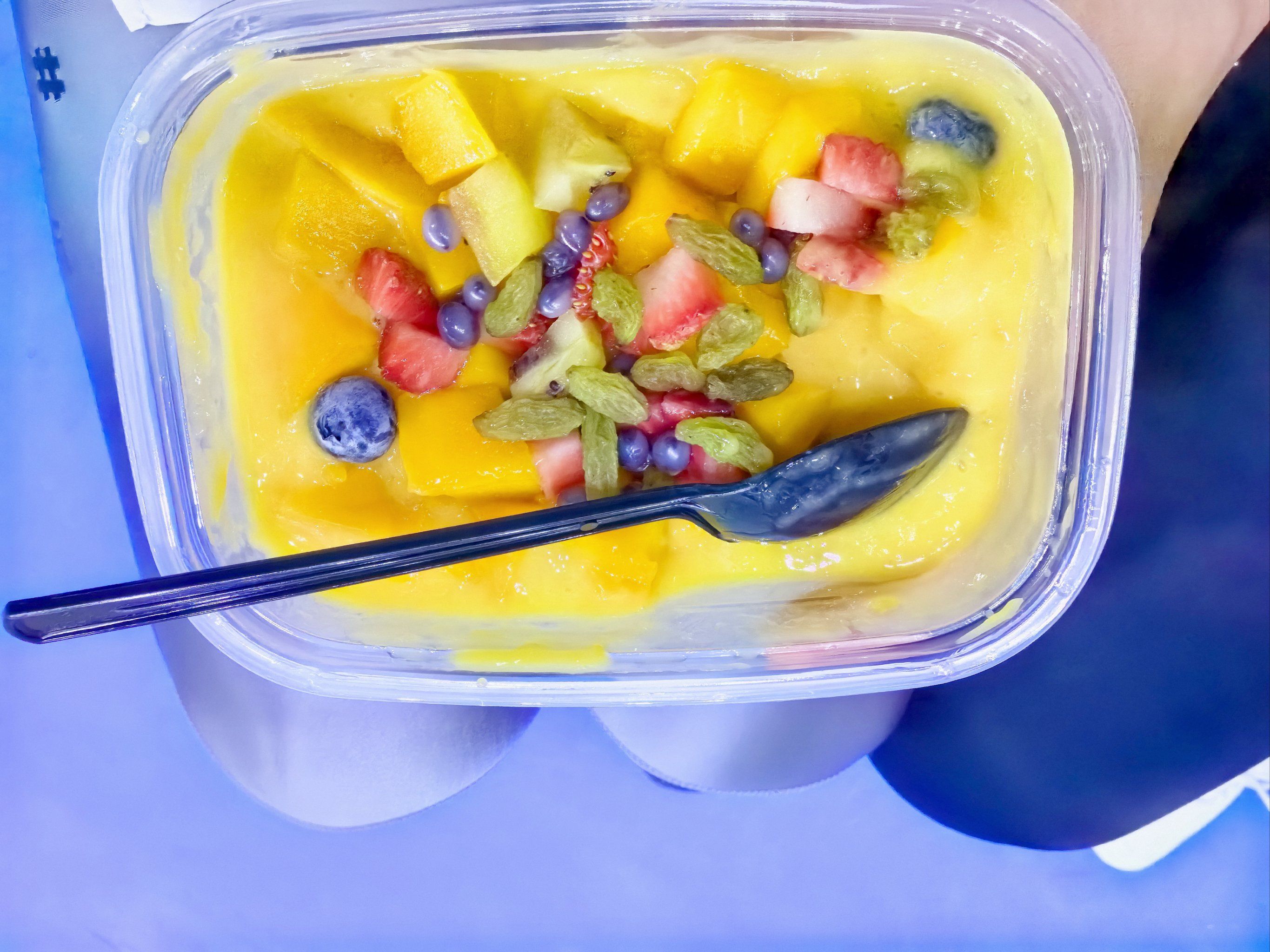 水果捞口味不错,水果种类也比较多,他家冻榴莲很好吃,其他品种也相对