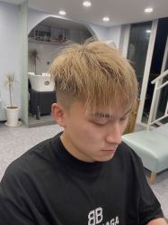 -15C7 男士理发馆 烫染专业店