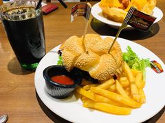 -拉亚汉堡经典餐厅(商城路店)