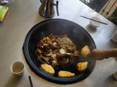 -粘豆包柴火铁锅炖