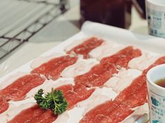 手工鲜切羊上脑肉-圆山胜利碳火铜锅涮肉(马甸桥店)