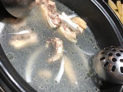 文昌鸡皇椰子鸡-探窝·竹笙椰子鸡(杨箕店)