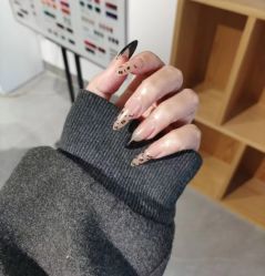 -赢韵美甲美睫瑞士净斑中心