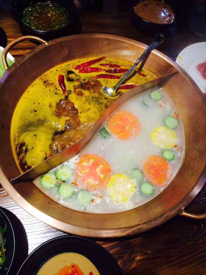 巴蜀渝情重庆老火锅-"太开心了跟朋友们一起过来团建,导航过来的.