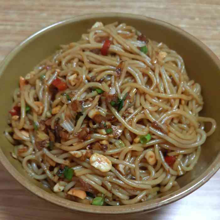 要了素拌粉 真的是好辣啊 粉比较碎 量挺大 建议各位要微微辣