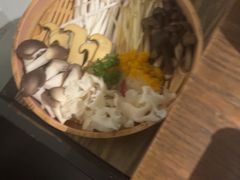 -尚尚仙·酸汤猪手·猪肚鸡火锅(华联万柳购物中心店)