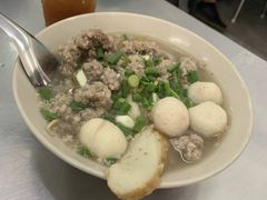 鱼丸鱼饼猪肉碎清汤河粉-榮泰米粉湯(Left Shop)