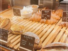 -天井·丑面包搭咖啡