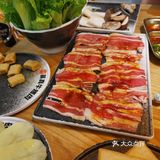 雨天室内吃现烤战斧牛排