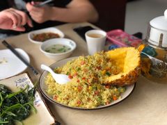 菠萝饭-墨脱石锅椰子鸡•香草鸭•东山羊(大东海店)