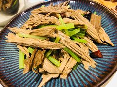 香芹黑腐竹-巢香扣肉馆