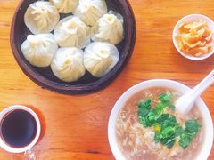 猪肉灌汤小笼包-罗卜李包子羊肉汤