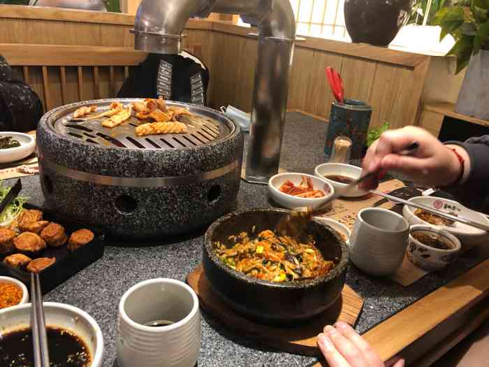 韩景台烤肉(古城店)-"韩景台老板黑啊.那么好的生意不给员工.