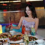 便能邂逅一家满是惊喜的江景餐厅。宽敞的大露台