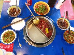 -马路边边串串香形象店(磐石路店)