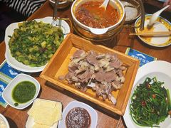 餐具摆设-锡林河饭店