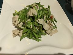 水芹百叶-南京金牛湖巨碗鱼头