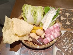 -顶上头•螺蛳粉火锅(德思勤复地星光店)