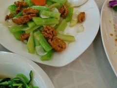芹菜炒核桃仁-弘雅饭店