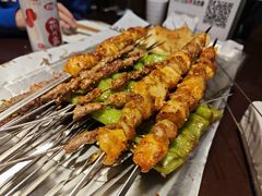 -三个大叔烤羊肉串·歌手驻唱·碳烤鲜肉(西三旗店)
