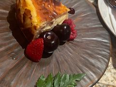 芝士蛋糕配野莓酱-BROWNSTONE布朗石西班牙餐厅(富城店)