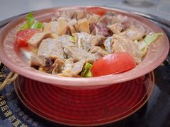招牌腊排骨加腊猪蹄-阿婆情腊排骨火锅·野生菌季(古城旗舰店)
