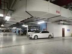 -丽丰购物中心·停车场