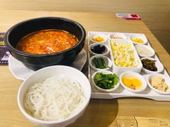 -花馬肆.云南过桥米线(汉神购物广场现场熬汤店)