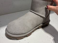 -UGG(燕莎奥特莱斯购物中心店)