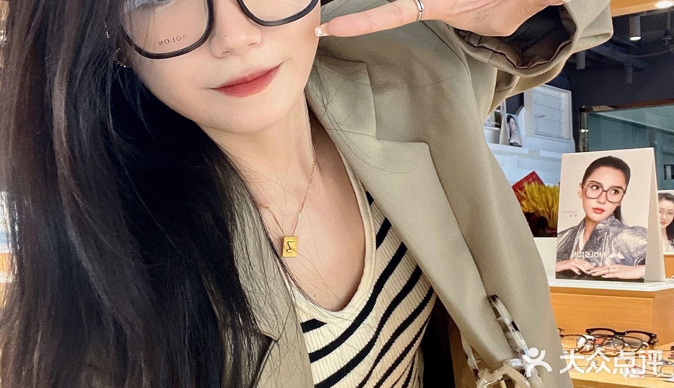 在这绝对能找你你喜欢的 一配一副这种黑框的眼镜
