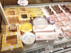 -好利来(康虹路店)