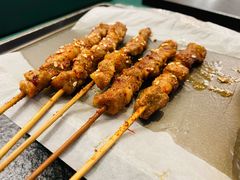 烤羊肉串-何妹湿辣牛肉·粤式烧烤砂煲(桂雅路店)